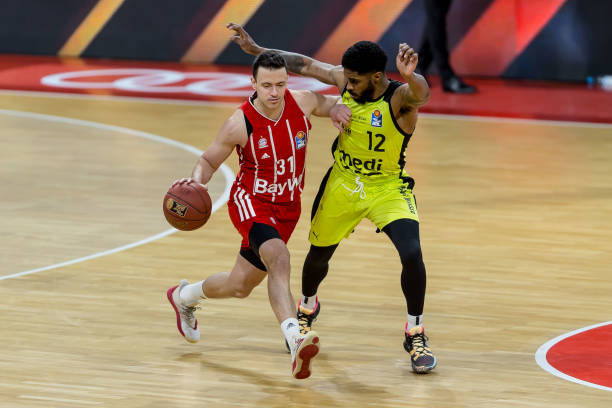 球迷应更多 球迷应更多